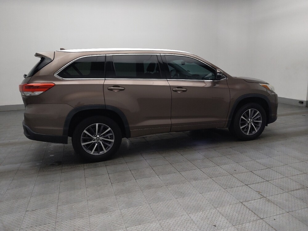 2018 Toyota Highlander in Duluth, GA 30096 - 18120189 10