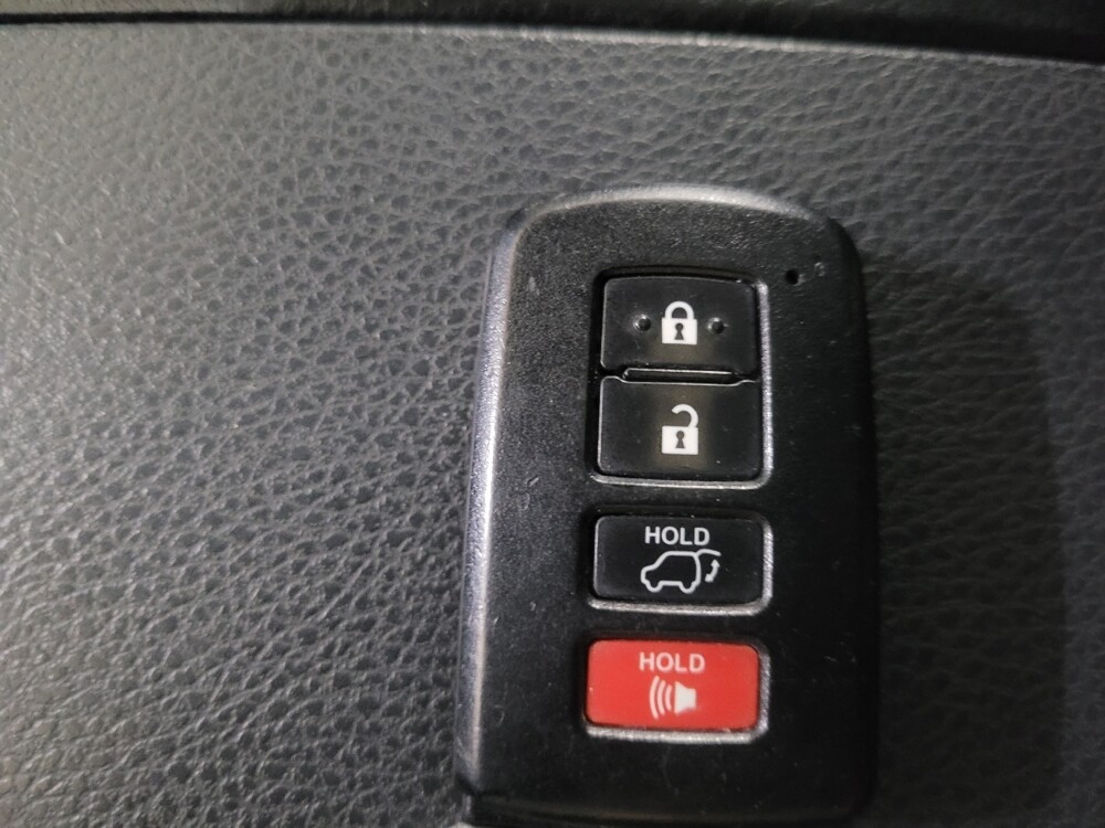 2018 Toyota Highlander in Duluth, GA 30096 - 18120189 32