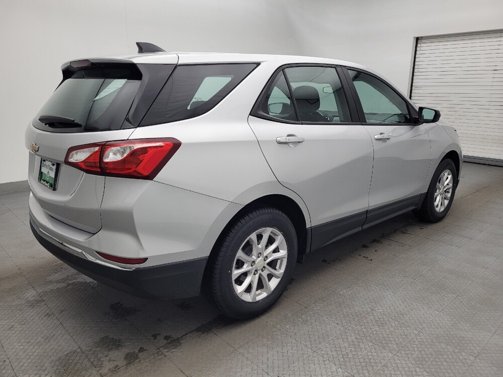 2018 Chevrolet Equinox in Raleigh, NC 27604 - 18120198 10