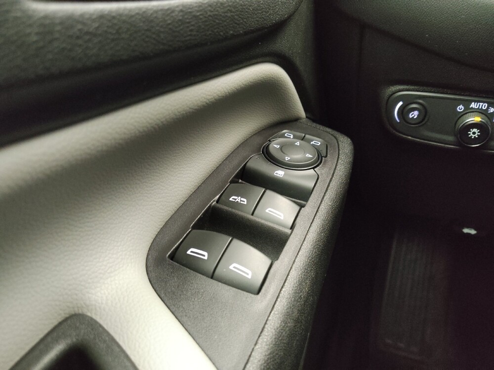 2020 Chevrolet Equinox in Midlothian, IL 60445 - 18120218 27