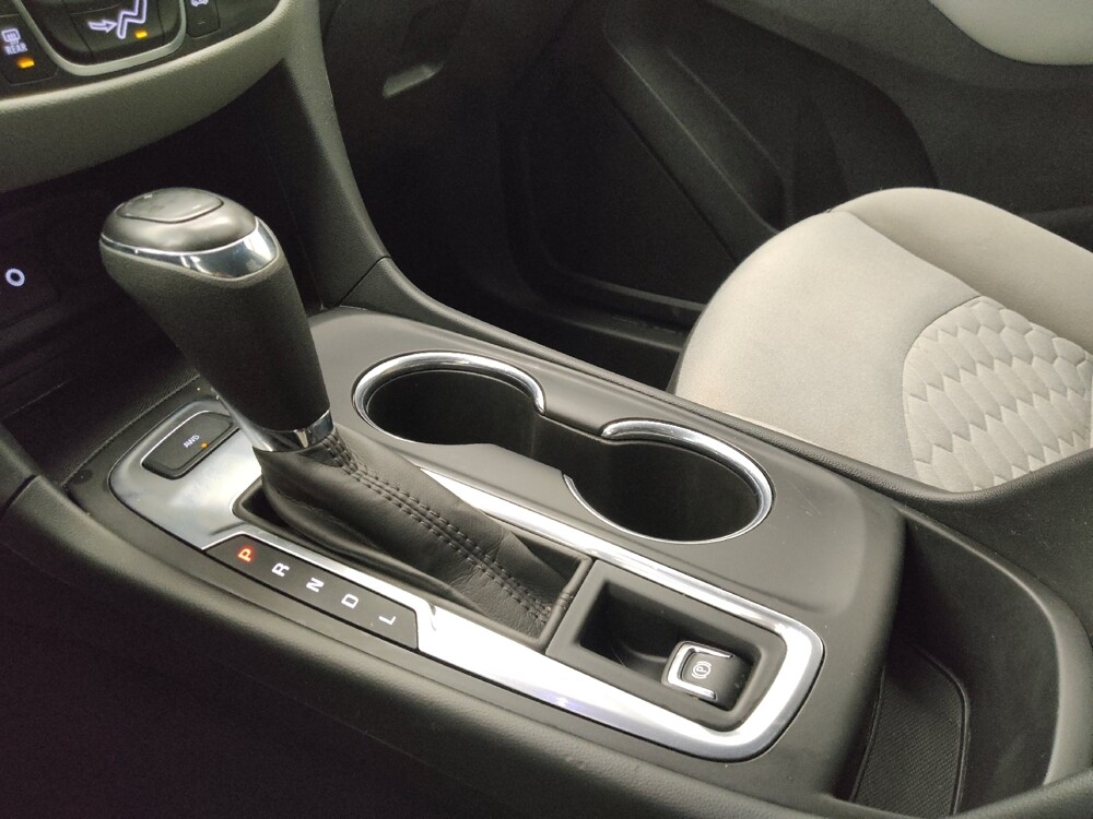 2020 Chevrolet Equinox in Midlothian, IL 60445 - 18120218 26