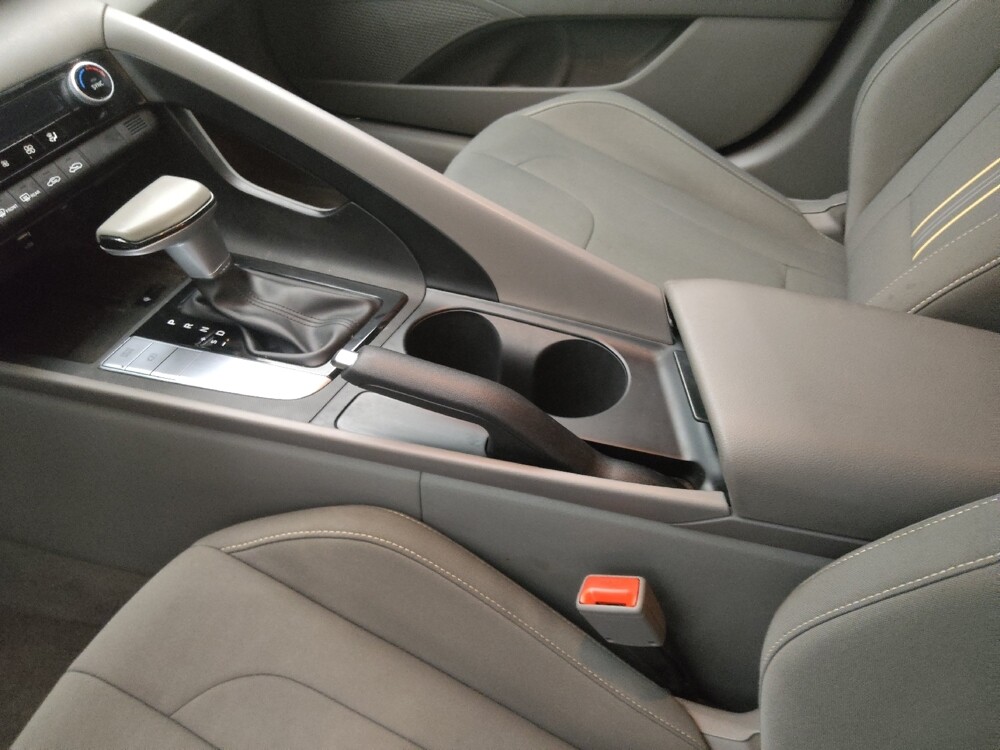 2025 Hyundai Elantra in St. Louis, MO 63136 - 18120244 26