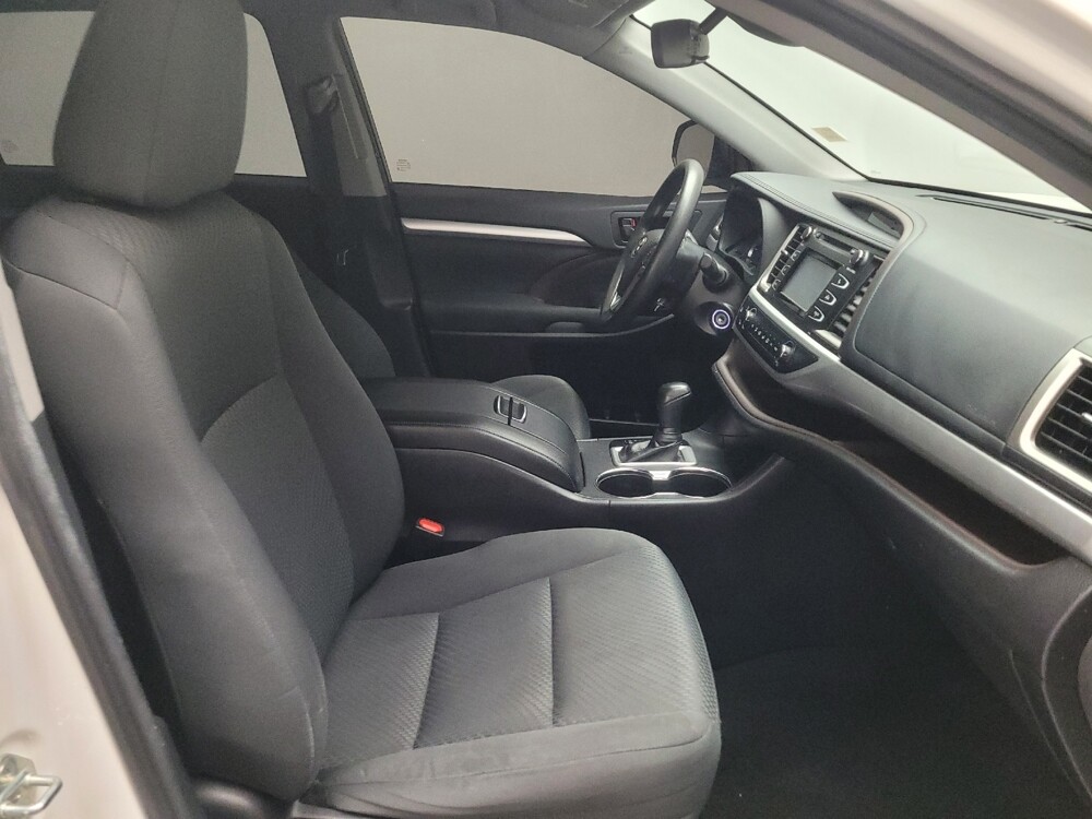 2019 Toyota Highlander in Downey, CA 90241 - 18120289 21