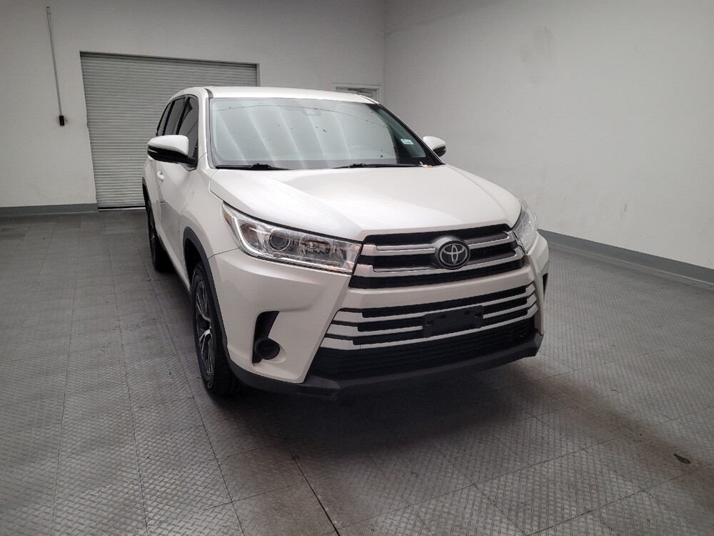 2019 Toyota Highlander in Downey, CA 90241 - 18120289 14