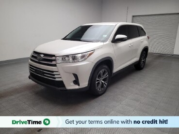 2019 Toyota Highlander in Downey, CA 90241