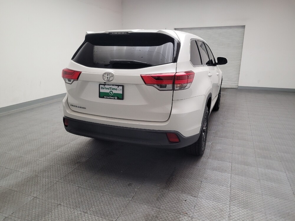 2019 Toyota Highlander in Downey, CA 90241 - 18120289 7