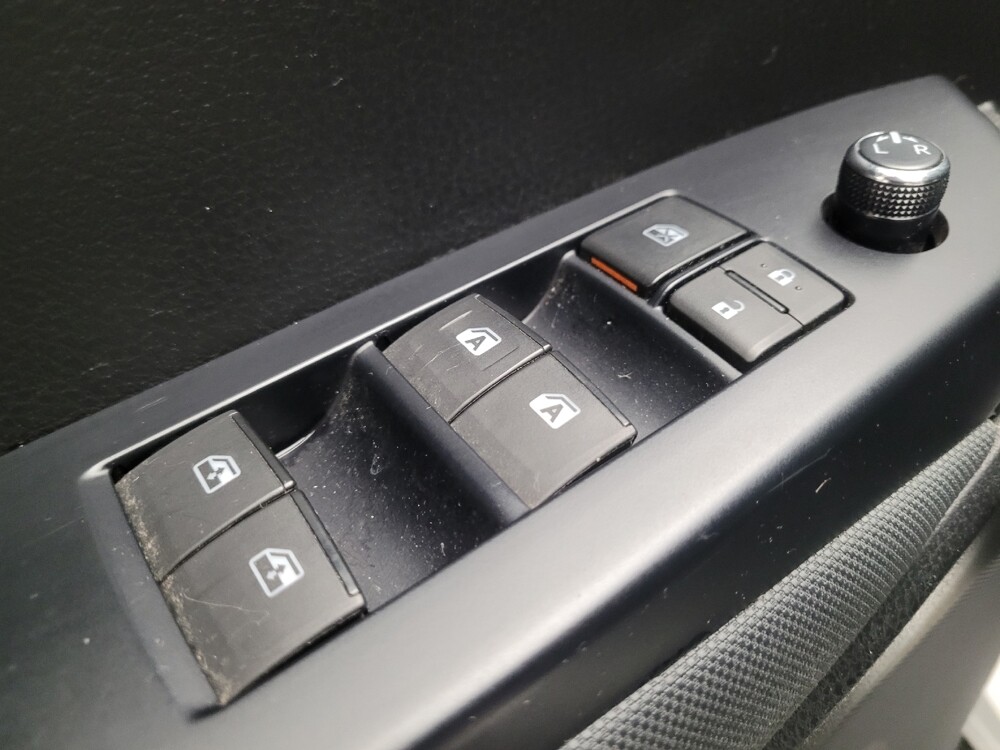 2019 Toyota Highlander in Downey, CA 90241 - 18120289 27