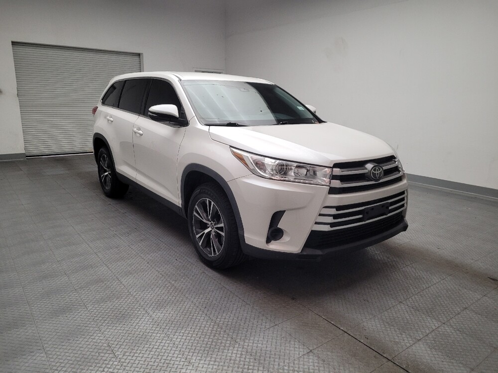 2019 Toyota Highlander in Downey, CA 90241 - 18120289 13