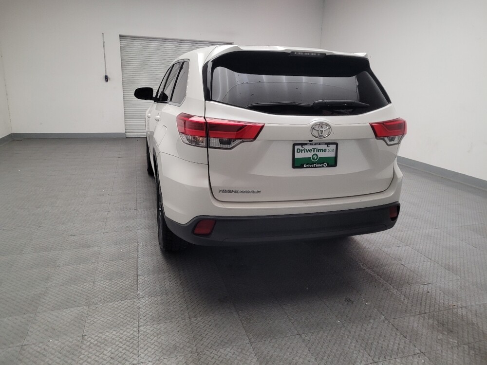 2019 Toyota Highlander in Downey, CA 90241 - 18120289 6