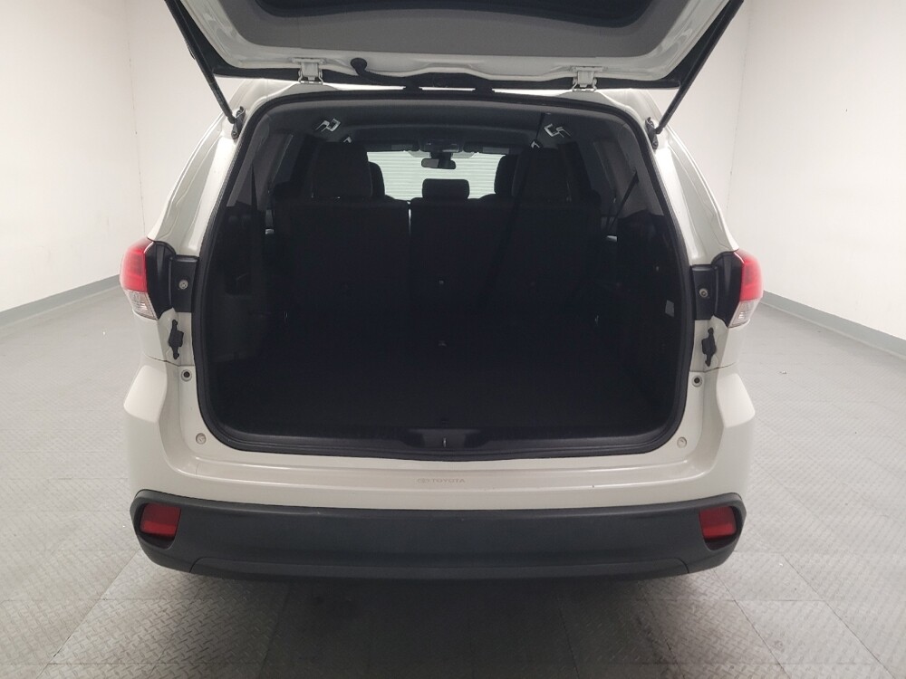 2019 Toyota Highlander in Downey, CA 90241 - 18120289 29