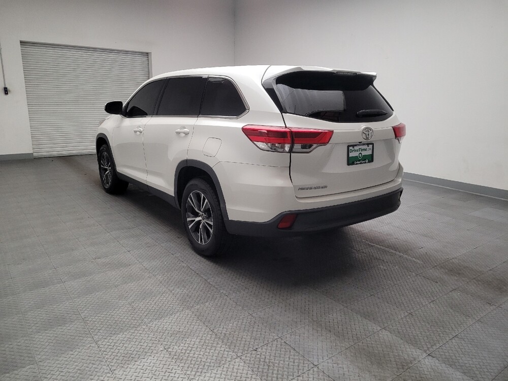 2019 Toyota Highlander in Downey, CA 90241 - 18120289 5
