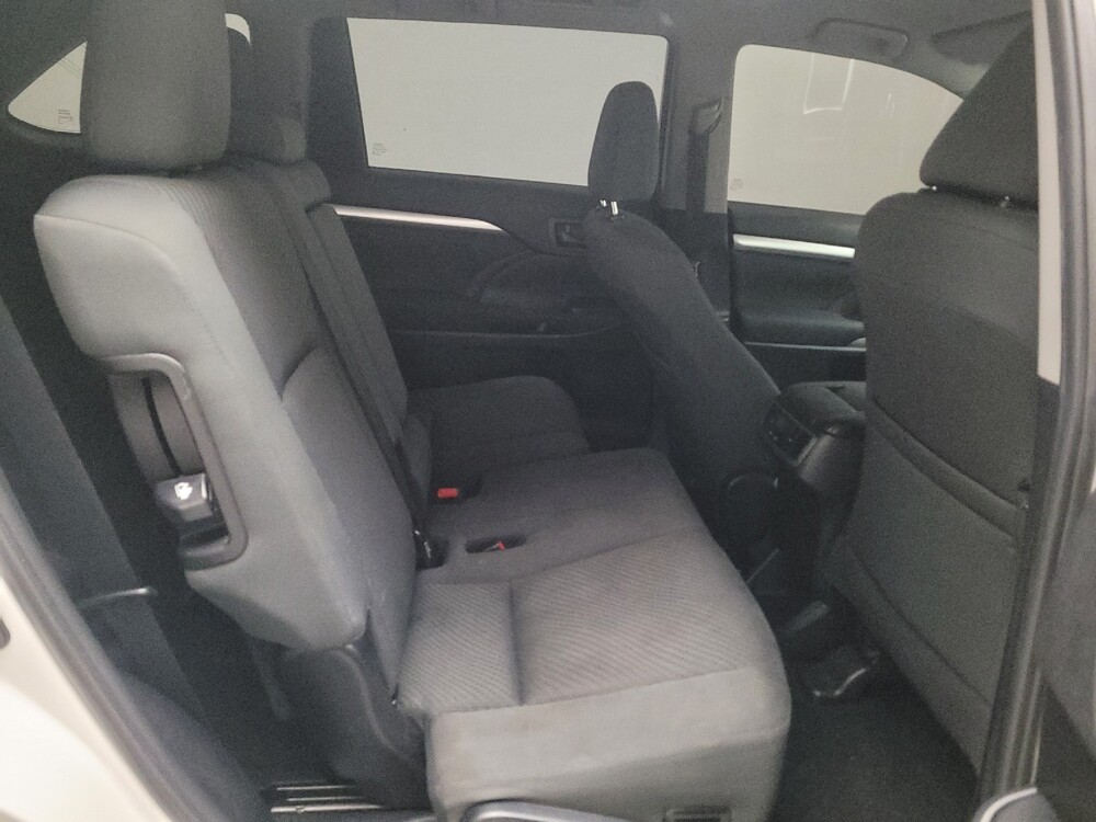 2019 Toyota Highlander in Downey, CA 90241 - 18120289 19