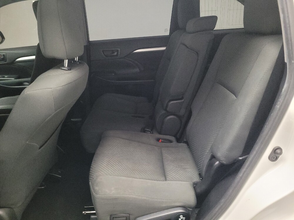 2019 Toyota Highlander in Downey, CA 90241 - 18120289 18