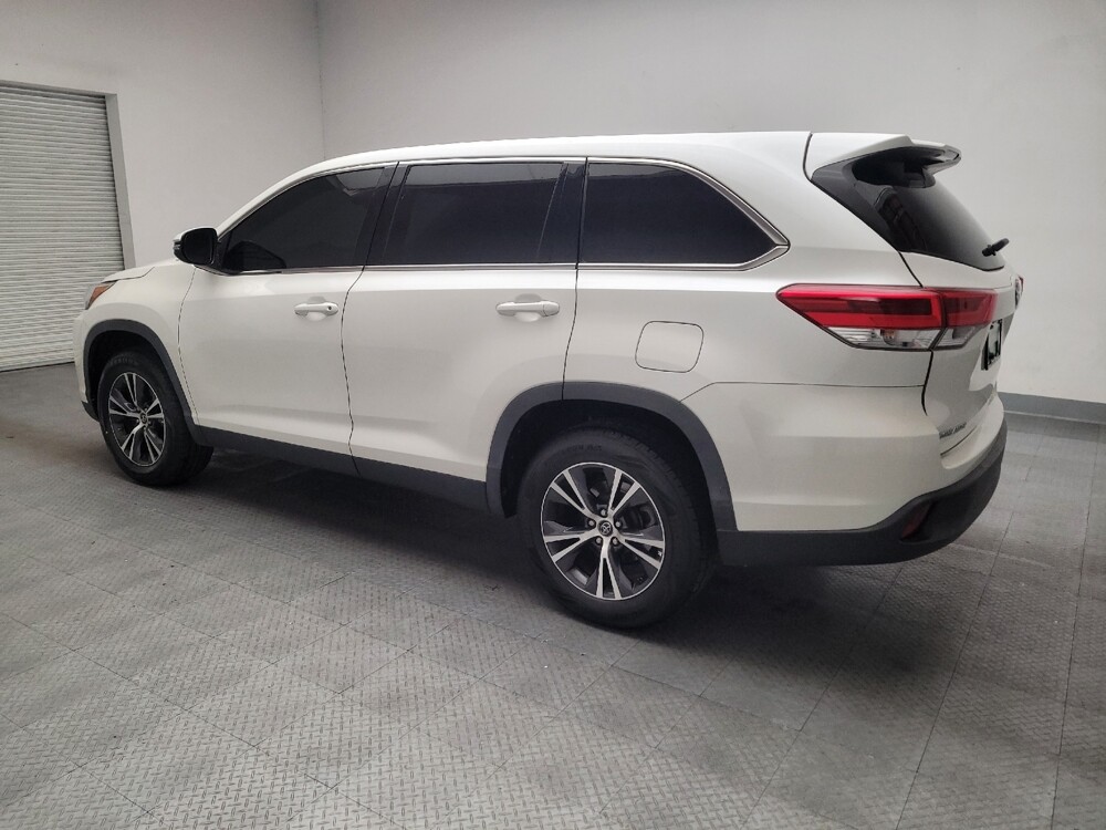 2019 Toyota Highlander in Downey, CA 90241 - 18120289 3