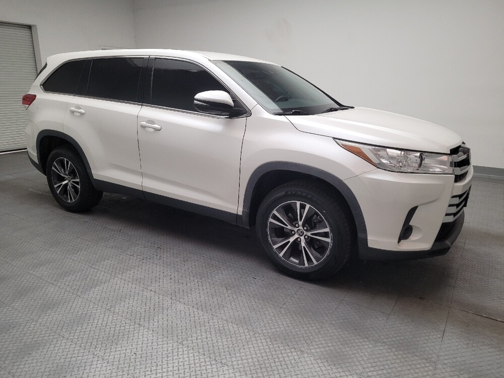 2019 Toyota Highlander in Downey, CA 90241 - 18120289 11