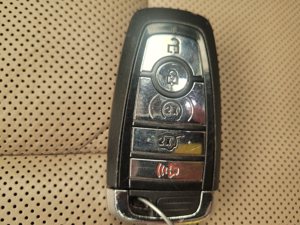 2021 Lincoln Corsair in Maple Heights, OH 44137 - 18120304 32