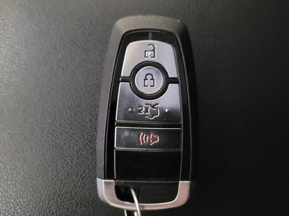 2017 Ford Edge in Fresno, CA 93726 - 18120324 32