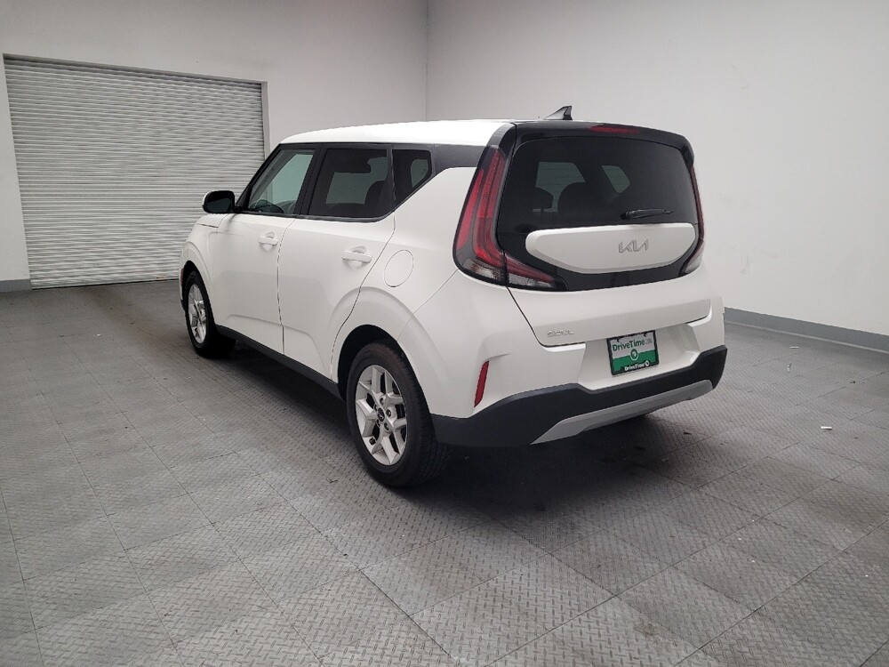 2023 Kia Soul in Bakersfield, CA 93309 - 18120326 5