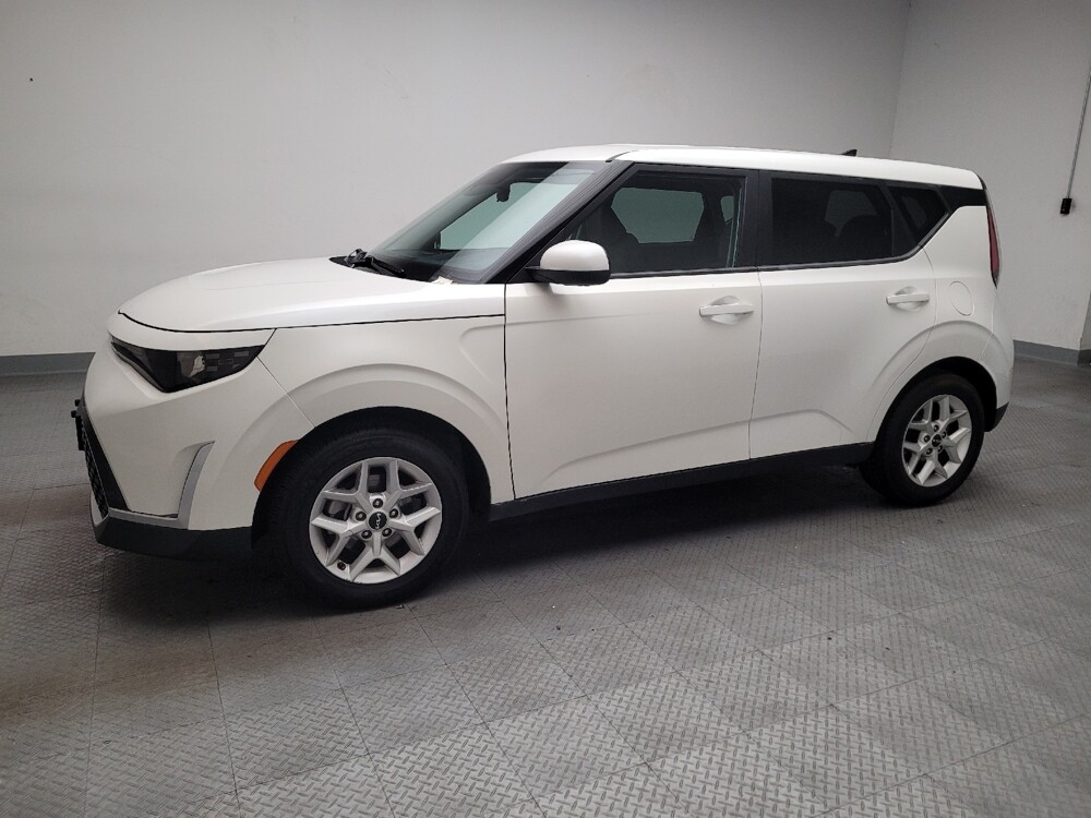 2023 Kia Soul in Bakersfield, CA 93309 - 18120326 2