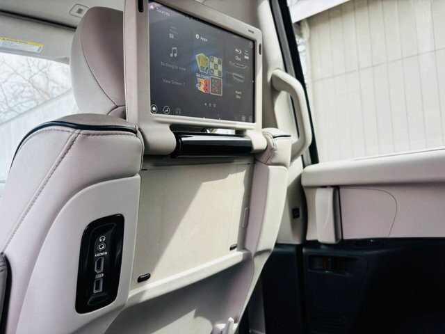 2018 Chrysler Pacifica in Harrisonburg, VA 22801 - 18120331 9