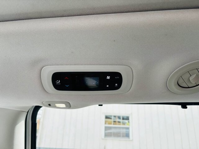 2018 Chrysler Pacifica in Harrisonburg, VA 22801 - 18120331 10