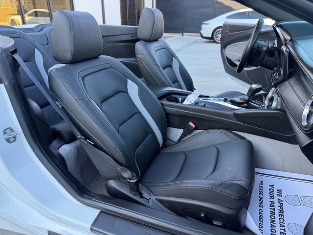 2019 Chevrolet Camaro in Knoxville, TN 37920 - 18120332 13