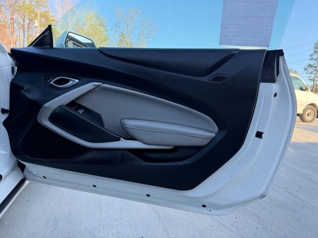 2019 Chevrolet Camaro in Knoxville, TN 37920 - 18120332 9