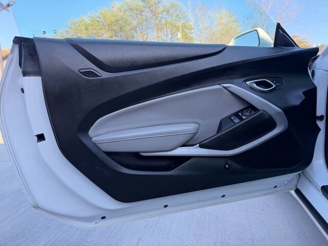 2019 Chevrolet Camaro in Knoxville, TN 37920 - 18120332 7