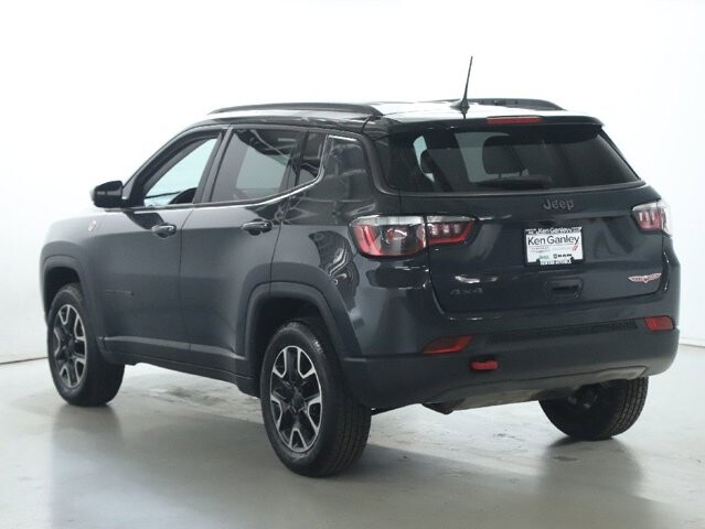 2018 Jeep Compass in Bedford, OH 44146 - 18120343 39