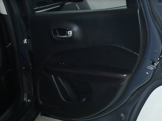 2018 Jeep Compass in Bedford, OH 44146 - 18120343 30