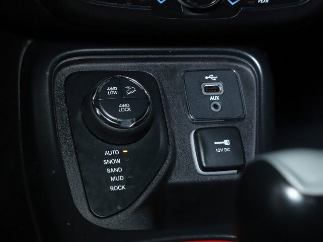 2018 Jeep Compass in Bedford, OH 44146 - 18120343 26