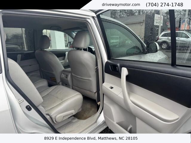 2010 Toyota Highlander in Matthews, NC 28105 - 18120364 8