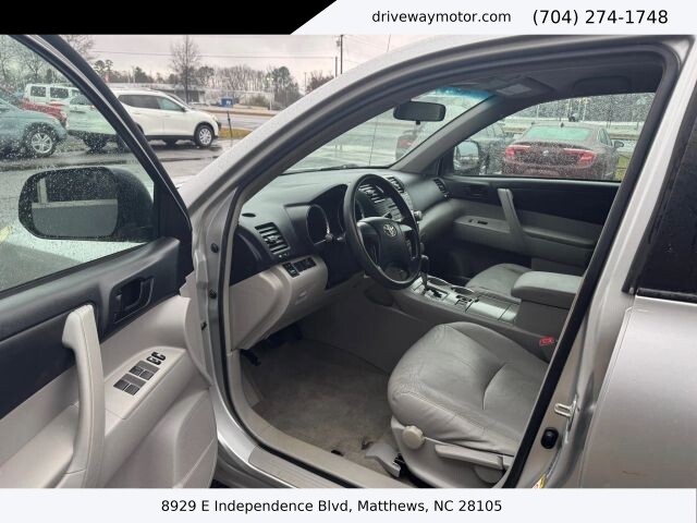 2010 Toyota Highlander in Matthews, NC 28105 - 18120364 5
