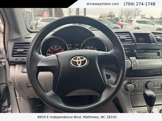 2010 Toyota Highlander in Matthews, NC 28105 - 18120364 12