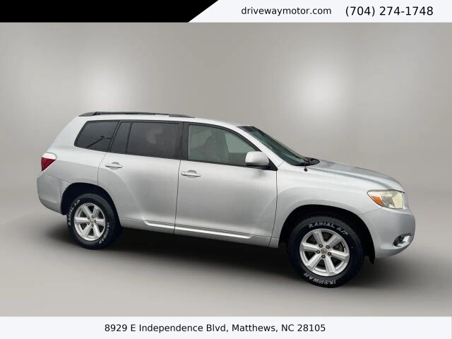 2010 Toyota Highlander in Matthews, NC 28105 - 18120364