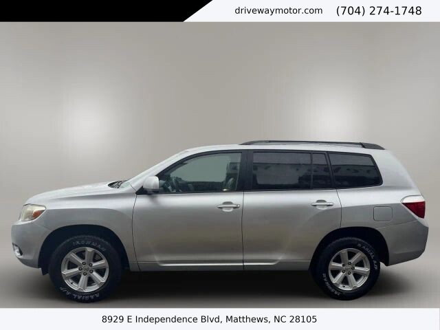 2010 Toyota Highlander in Matthews, NC 28105 - 18120364 3