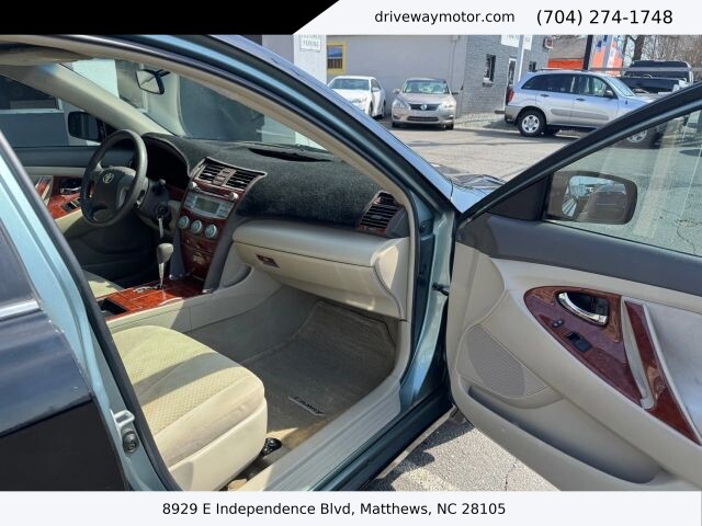 2009 Toyota Camry in Matthews, NC 28105 - 18120373 9