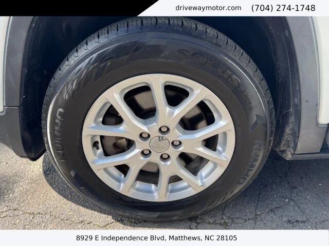 2014 Jeep Cherokee in Matthews, NC 28105 - 18120389 11