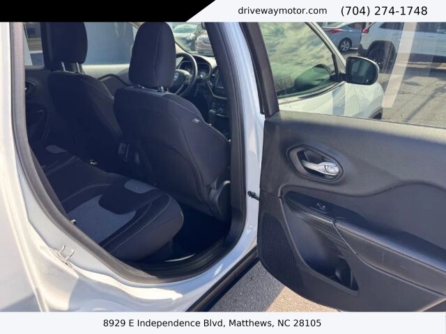 2014 Jeep Cherokee in Matthews, NC 28105 - 18120389 8