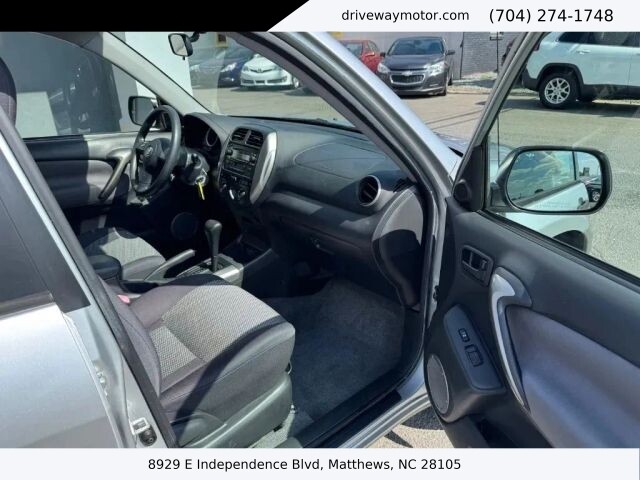 2005 Toyota RAV4 in Matthews, NC 28105 - 18120390 9