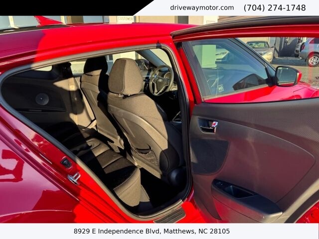 2013 Hyundai Veloster in Matthews, NC 28105 - 18120401 8