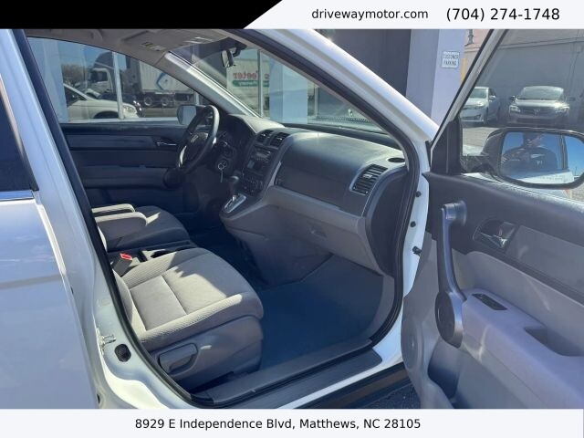 2009 Honda CR-V in Matthews, NC 28105 - 18120404 9