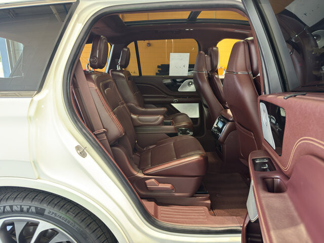 2020 Lincoln Aviator in Burlington, WI 53105 - 18120427 19