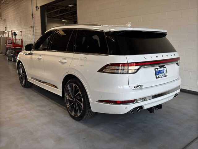 2020 Lincoln Aviator in Burlington, WI 53105 - 18120427 3