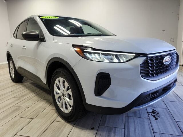 2025 Ford Escape in Cinnaminson, NJ 08077 - 18120429 7