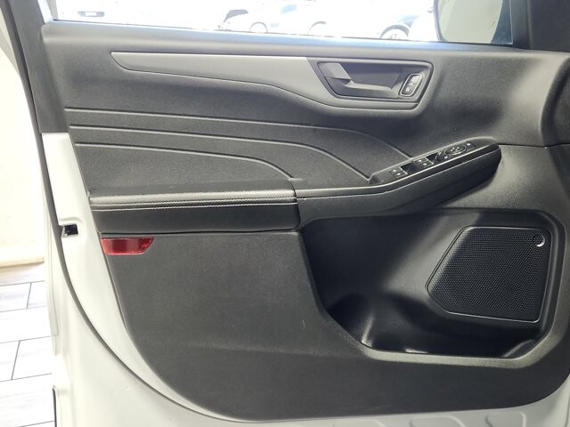 2025 Ford Escape in Cinnaminson, NJ 08077 - 18120429 10