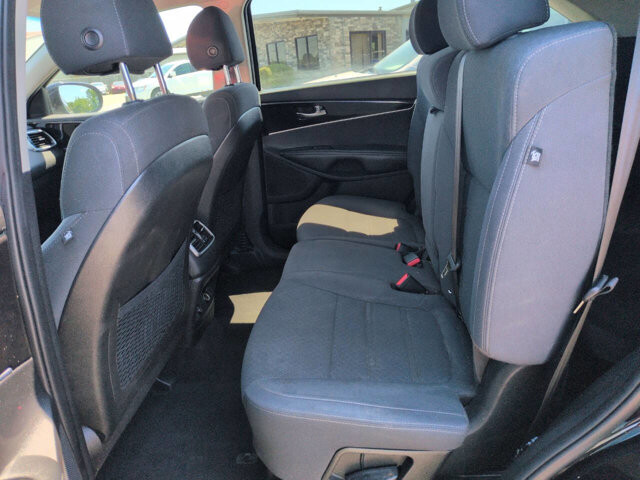 2018 Kia Sorento in North Little Rock, AR 72117-1620 - 18120431 4