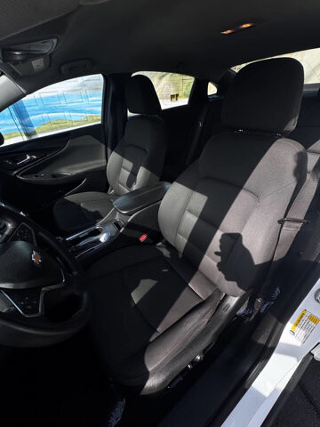 2020 Chevrolet Malibu in Eastpointe, MI 48021 - 18120440 7