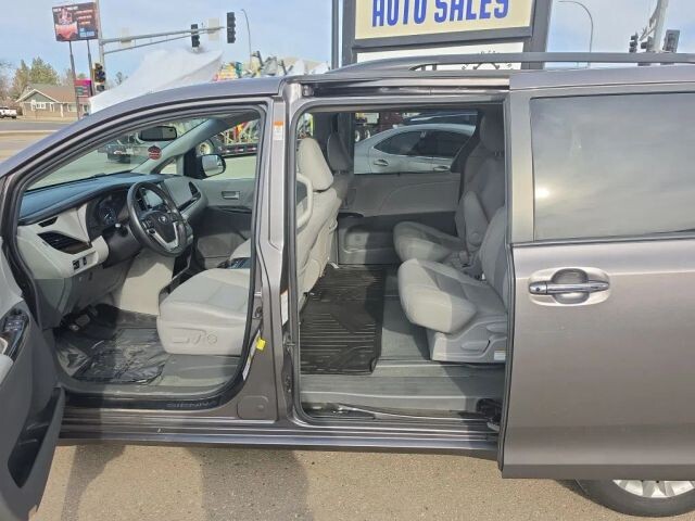2017 Toyota Sienna in Wadena, MN 56482 - 18120448 38