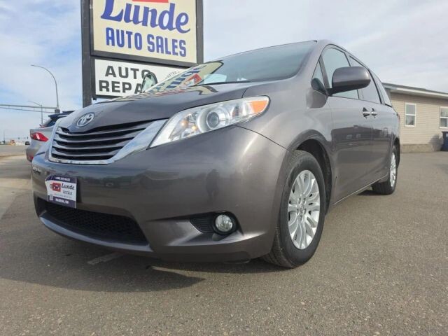 2017 Toyota Sienna in Wadena, MN 56482 - 18120448